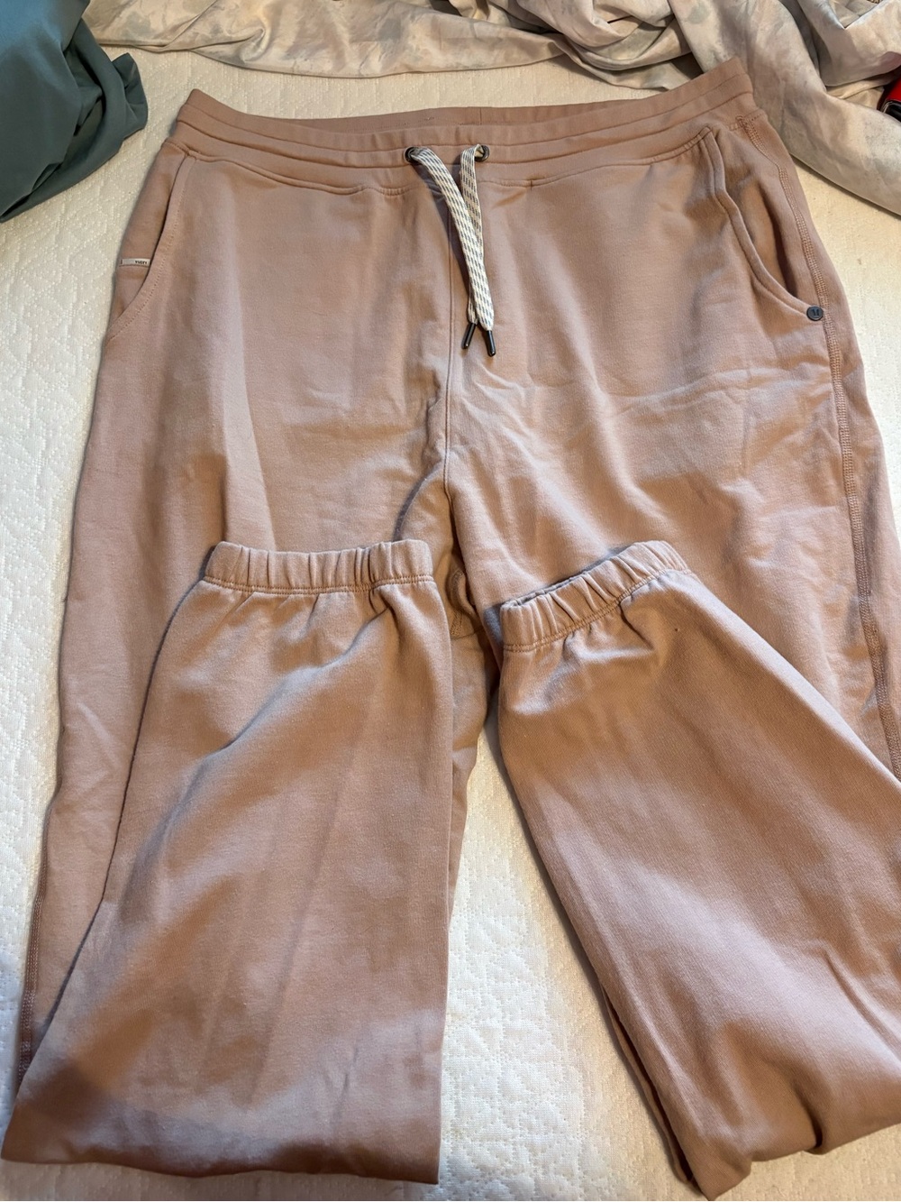 Vuori Drawstring Joggers in Light pink/tan